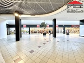 Pronájem obchodního prostoru v nákupním centru Futurum (215,1 m2), cena 3226 EUR / objekt / měsíc, nabízí 