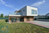 Prodej luxusního domu 5+kk/T (320 m2), pozemek 817 m2, Vysoký Újezd, okr. Beroun, cena 28000000 CZK / objekt, nabízí 