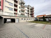 prodej parkovacího stání v uzavřeném dvoře bytového domu, Fr. Šrámka, České Budějovice, cena 395000 CZK / objekt, nabízí 