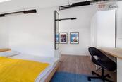Pěkný prostorný podkrovní pokoj s klimatizací k pronájmu Praha 2 v blízkosti centra a metra I.P. Pav, cena 14000 CZK / objekt / měsíc, nabízí 