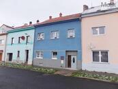 Prodej zrekonstruovaného rodinného domu v Duchcově se zahradou, cena 6640000 CZK / objekt, nabízí Molík reality s.r.o.