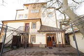 Prodej bytového domu s komerční částí (restaurace, sauna) v Karlových Varech, cena 20900000 CZK / objekt, nabízí REX Jaroměř
