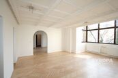 Prostorný byt 5+1, plocha 130m2, Praha 2, cena 45000 CZK / objekt / měsíc, nabízí EVROPA realitní kancelář