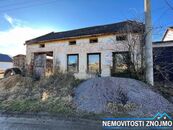 Prodej rodinného domu s hospodářským stavením, obec Stálky, cena 790000 CZK / objekt, nabízí Nemovitosti Znojmo s.r.o.