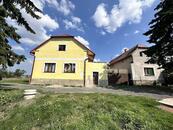 Prodej rodinného domu, 5854 m2 pozemek , zemědělské usedlosti, obec Charvatce u Loun , cena 9300000 CZK / objekt, nabízí ORIONIS s.r.o.