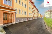 Prodej bytu 3+1 66 m2 Komenského, Ostrov, cena 2770000 CZK / objekt, nabízí Swiss Life Select Reality