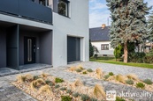 Prodej zkolaudované novostavby s dispozicí 5+kk s garáží a zahradou, cena 16800000 CZK / objekt, nabízí Aktivreality
