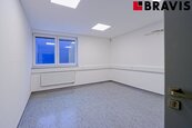 Podnájem kanceláře 19,4 m2 v nové administrativní budově v Popůvkách u Brna, cena 334 CZK / m2 / měsíc, nabízí BRAVIS reality