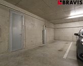 Pronájem garážového stání, Brno - Štýřice, ul. Jaroslava Foglara, cena 2000 CZK / objekt / měsíc, nabízí BRAVIS reality