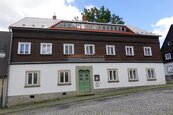 Rodinný dům se 4 byty a se zahradou, v historickém centru Jiřetína pod Jedlovou, cena 5395000 CZK / objekt, nabízí 