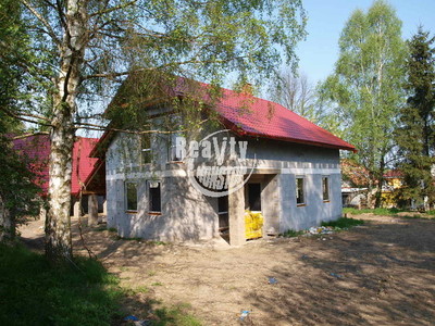 Nabízíme k prodeji dvě hrubé novostavby v krásném a klidném prostředí v obci Šlapanov