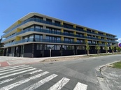 Pronájem moderního bytu 1+kk s balkonem a venkovním parkovacím stáním - Rezidence Thera, Hradec Králové - Kukleny