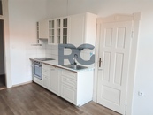 Pronájem bytu 3+1, 111 m2, Mírové nám., Písek, cena 14300 CZK / objekt / měsíc, nabízí RG Realitní kancelář s.r.o.