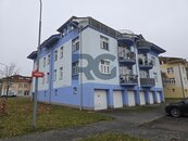 Pronájem bytu 4+1 s terasou a balkonem, 134 m2, Vojenova, Písek, cena 20000 CZK / objekt / měsíc, nabízí RG Realitní kancelář s.r.o.