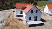 Novostavba domu ve venkovském stylu včetně vybavení v lokalitě Purkarec u Hluboké nad Vltavou., cena 9900000 CZK / objekt, nabízí 