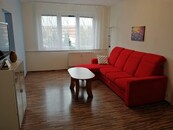 Pronájem zařízeného bytu 3+1 s balkonem v ulici Jizerská, sídliště Vltava v Č. Budějovicích, cena 16000 CZK / objekt / měsíc, nabízí