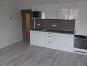 Pronájem krásného bytu 2kk/41m2 s parkovacím stáním a sklepem v Riegrově ulici, centrum Č. Budějovic, cena 13500 CZK / objekt / měsíc, nabízí