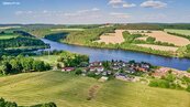 Prodej zasíťovaného pozemku o výměře 912 m2 v obci Purkarec., cena 2900 CZK / m2, nabízí
