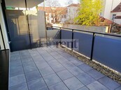 Pronájem moderního bytu 1+kk/47 m2 s terasou, parkováním a sklepem v Riegrově ul. v Č. Budějovicích, cena 14000 CZK / objekt / měsíc, nabízí 