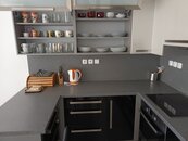 Pronájem bytu s prostornou terasou a garáží pro 2 auta, centrum města., cena 17000 CZK / objekt / měsíc, nabízí 