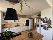 Rodinný dům s apartmánem v atraktivní lokalitě Lipna nad Vltavou., cena 17500000 CZK / objekt, nabízí 