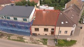 Prodej řadového rodinného domu 3+1 s útulnou zahrádkou, velkým sklepem a možností půdní vestavby v S. Vrbné, v Č. Budějovicích, cena 7500000 CZK / objekt, nabízí 