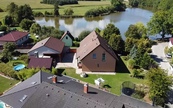 Dům se samostatnými bytovými jednotkami 5+1 a 3+1 včetně dvou zahrad, parkovacích krytých stání a skladů, cena 15500000 CZK / objekt, nabízí SORENT – CB spol. s r.o.