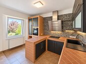 Byt 5+1 kryté parkovací stání, půda, sklepy, pozemek 783 m2, cena 8950000 CZK / objekt, nabízí 
