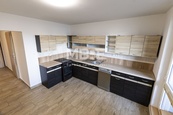 Pronájem bytu 2+1 s balkónem, Orlová - Lutyně, ul. Okružní, cena 11494 CZK / objekt / měsíc, nabízí 