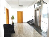 Pronájem kanceláře 33 m2 s klimatizací ul. Zarámí, Zlín, cena 8362 CZK / objekt / měsíc, nabízí 