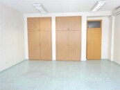 Pronájem kanceláře 33 m2 s klimatizací ul. Zarámí, Zlín, cena 8362 CZK / objekt / měsíc, nabízí 