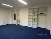Pronájem kanceláře, 32 m2+ parkovací místo Zlín - Louky, cena 8435 CZK / objekt / měsíc, nabízí CENTURY 21 Style Happy