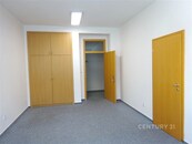 Pronájem kanceláře 22 m2 ul. Zarámí, centrum, Zlín, cena 6329 CZK / objekt / měsíc, nabízí 