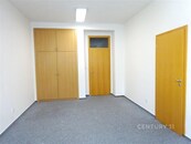 Pronájem kanceláře 22 m2 ul. Zarámí, centrum, Zlín, cena 6329 CZK / objekt / měsíc, nabízí 