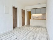 Pronájem bytu 2+kk po rekonstrukci, Počenice, cena 10000 CZK / objekt / měsíc, nabízí 