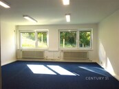 Pronájem kanceláře 33 m2 + parkovací místo, Zlín - Louky, cena 8777 CZK / objekt / měsíc, nabízí 