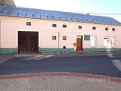 Pronájem komerčního domku 3KK, se zahradou k podnikání, užitná plocha 1259m2, Zlín-Prštné, cena 23000 CZK / objekt / měsíc, nabízí 