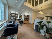 Kadeřnický a kosmetický salón v srdci Dejvic, 167 m2, skvělá dispozice