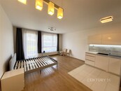 Světlý tichý byt 40 m2 s terasou a vlastní zahradou 40 m2, cena 20200 CZK / objekt / měsíc, nabízí 