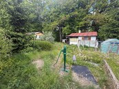 Menší chata na oploceném slunném pozemku v klidné lokalitě, cena 1920000 CZK / objekt, nabízí CENTURY 21 Alex