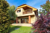 Prodej krásného domu 4+1 170 m2 s vyhřívaným bazénem, cena 15490000 CZK / objekt, nabízí CENTURY 21 Alex