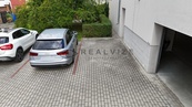 Prodej garážového stání v uzavřeném dvoře, 14 m2, Nová ul. České Budějovice