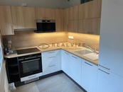 Pronájem prostorného, vybaveného bytu 2+1 s balkonem, 62 m2, ul. Větrná, České Budějovice 2