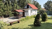 Prodej chaty s bazénem v obci Boršov nad Vltavou, užitná plocha cca 41 m2, pozemek celkem cca 422 m2, cena 2590000 CZK / objekt, nabízí 