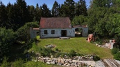 Prodej domu k rekonstrukci s pozemky o výměře 4 836 m2, Trhové Sviny