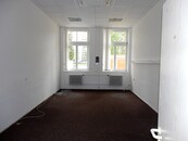 Pronájem kanceláře 42,3 m2 v administrativní budově nedaleko centra, České Budějovice, cena 157 CZK / m2 / měsíc, nabízí 