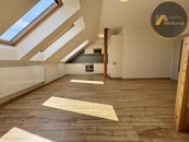 Prodej mezonetového bytu 2+kk + ateliér, 82,9m2, Praha 8 Libeň, ul. Zenklova, cena 9999110 CZK / objekt, nabízí