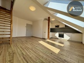 Prodej mezonetového bytu 2+kk + ateliér, 86,3m2, Praha 8 Libeň, ul. Zenklova, cena 10378700 CZK / objekt, nabízí