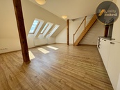 Prodej mezonetového bytu 1+kk + ateliér, 81,3m2, Praha 8 Libeň, ul. Zenklova, cena 9633910 CZK / objekt, nabízí