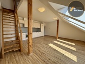 Světlý mezonet 2+kk včetně podkrovního ateliéru, 81,3m2, Praha 8 Libeň, ul. Zenklova, cena 7271850 CZK / objekt, nabízí 